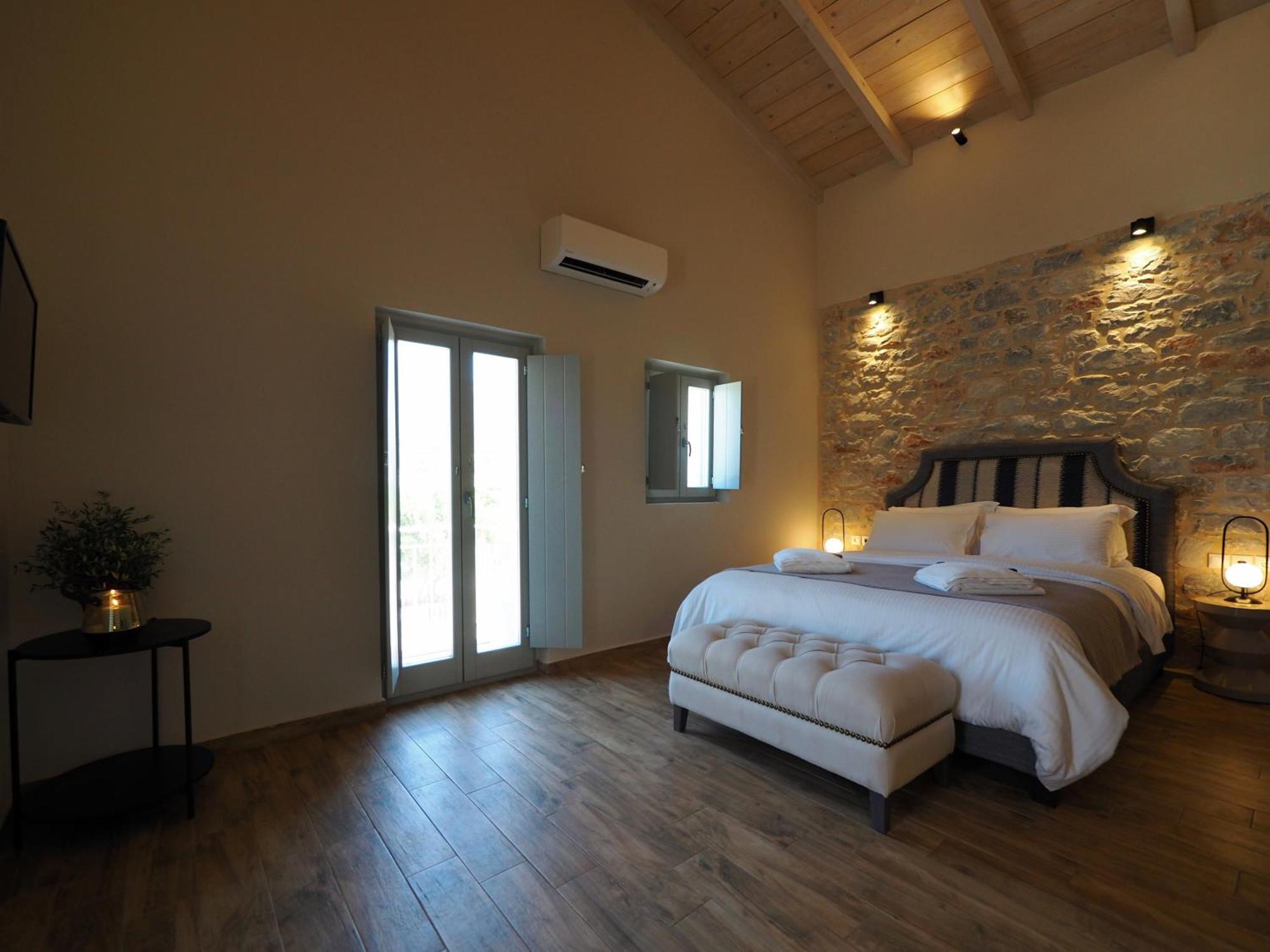 Terra Di Pietra Exclusive Suites & Apartments Areopoli Buitenkant foto