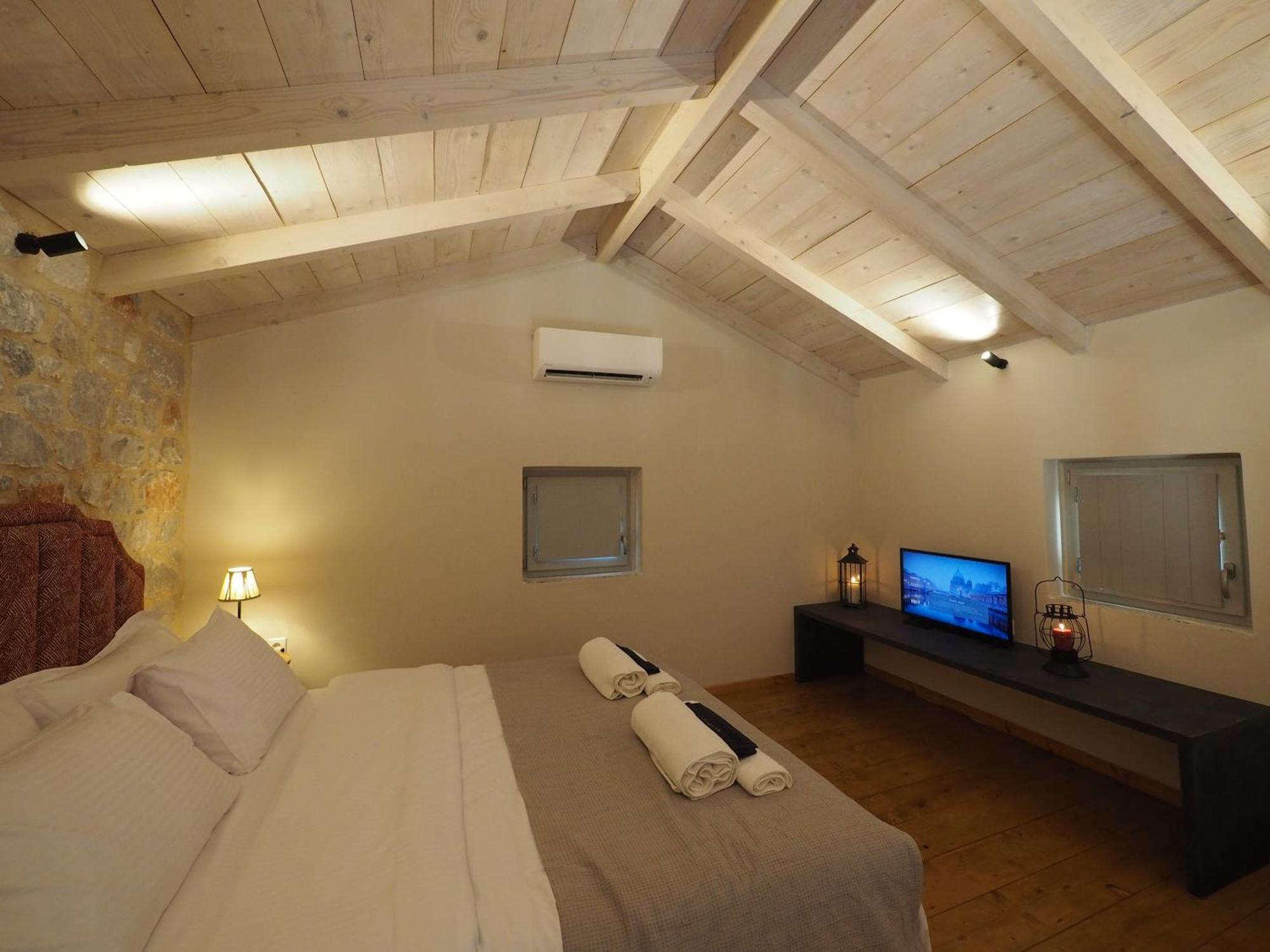 Terra Di Pietra Exclusive Suites & Apartments Areopoli Buitenkant foto