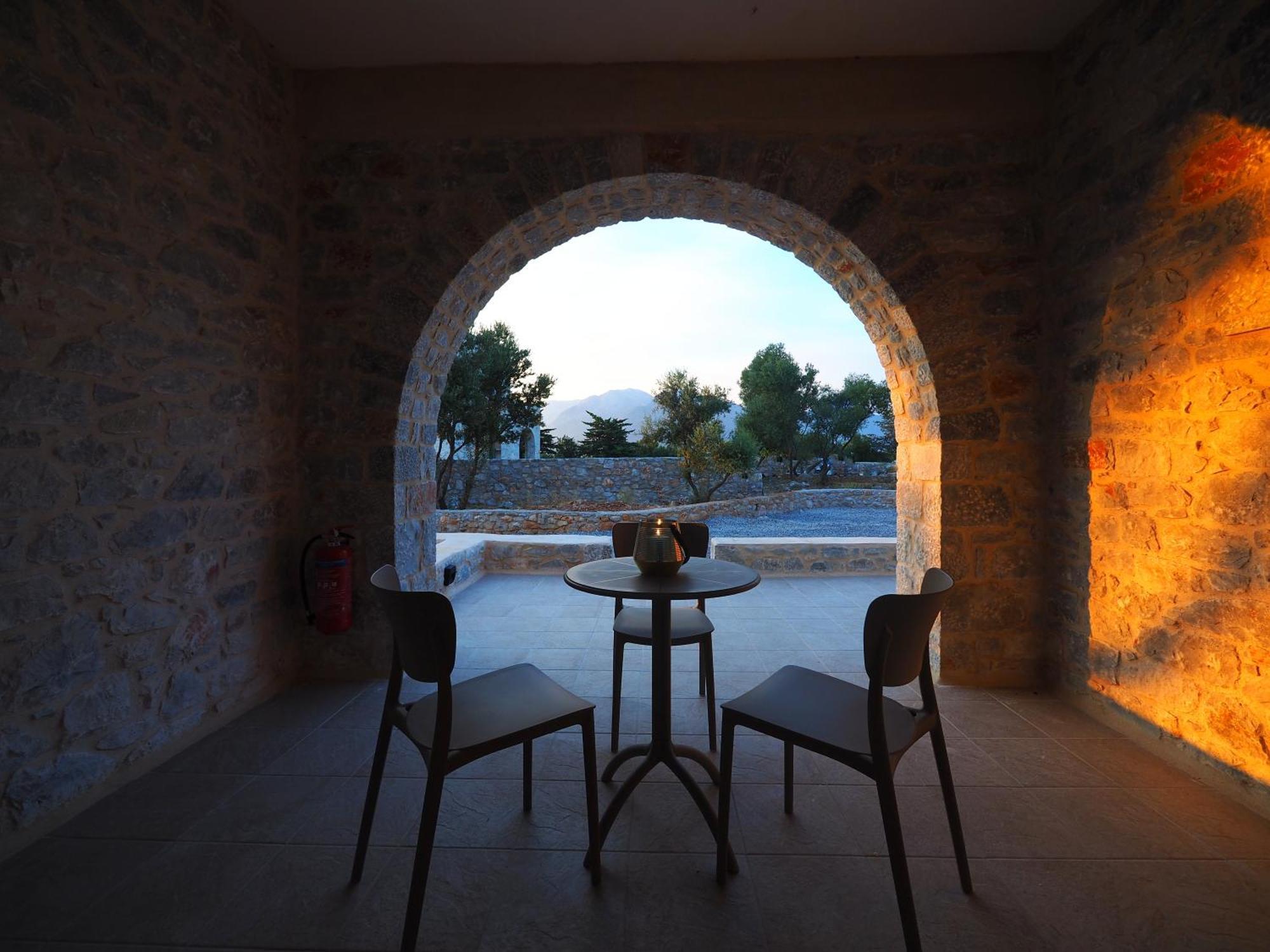 Terra Di Pietra Exclusive Suites & Apartments Areopoli Buitenkant foto