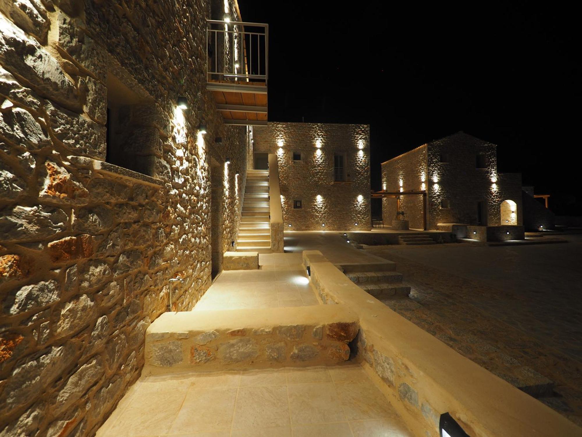 Terra Di Pietra Exclusive Suites & Apartments Areopoli Buitenkant foto