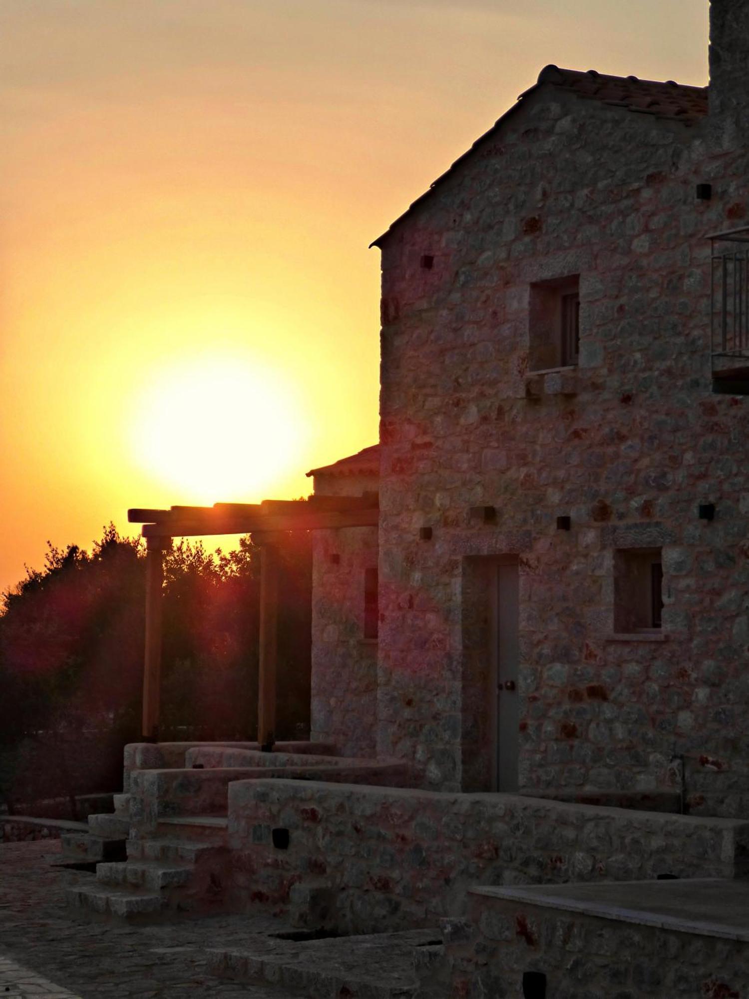 Terra Di Pietra Exclusive Suites & Apartments Areopoli Buitenkant foto