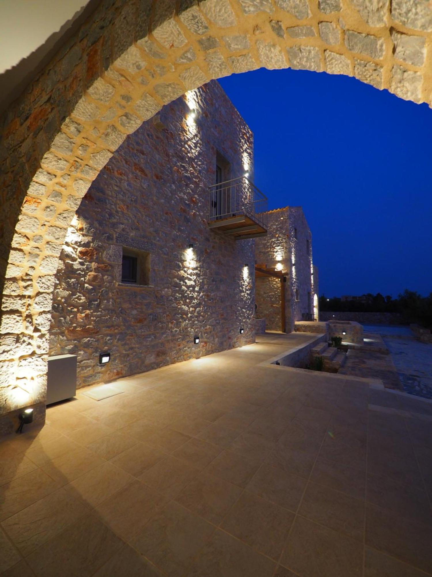 Terra Di Pietra Exclusive Suites & Apartments Areopoli Buitenkant foto