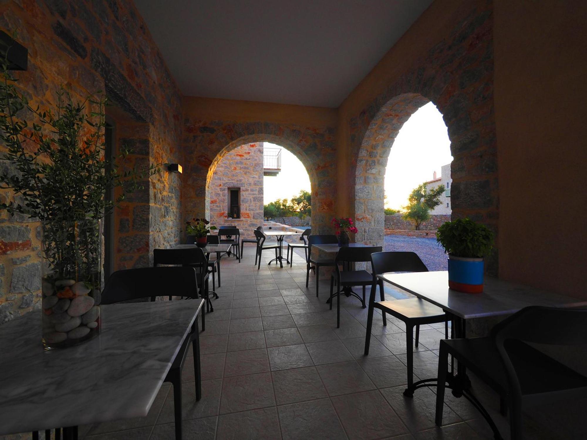 Terra Di Pietra Exclusive Suites & Apartments Areopoli Buitenkant foto