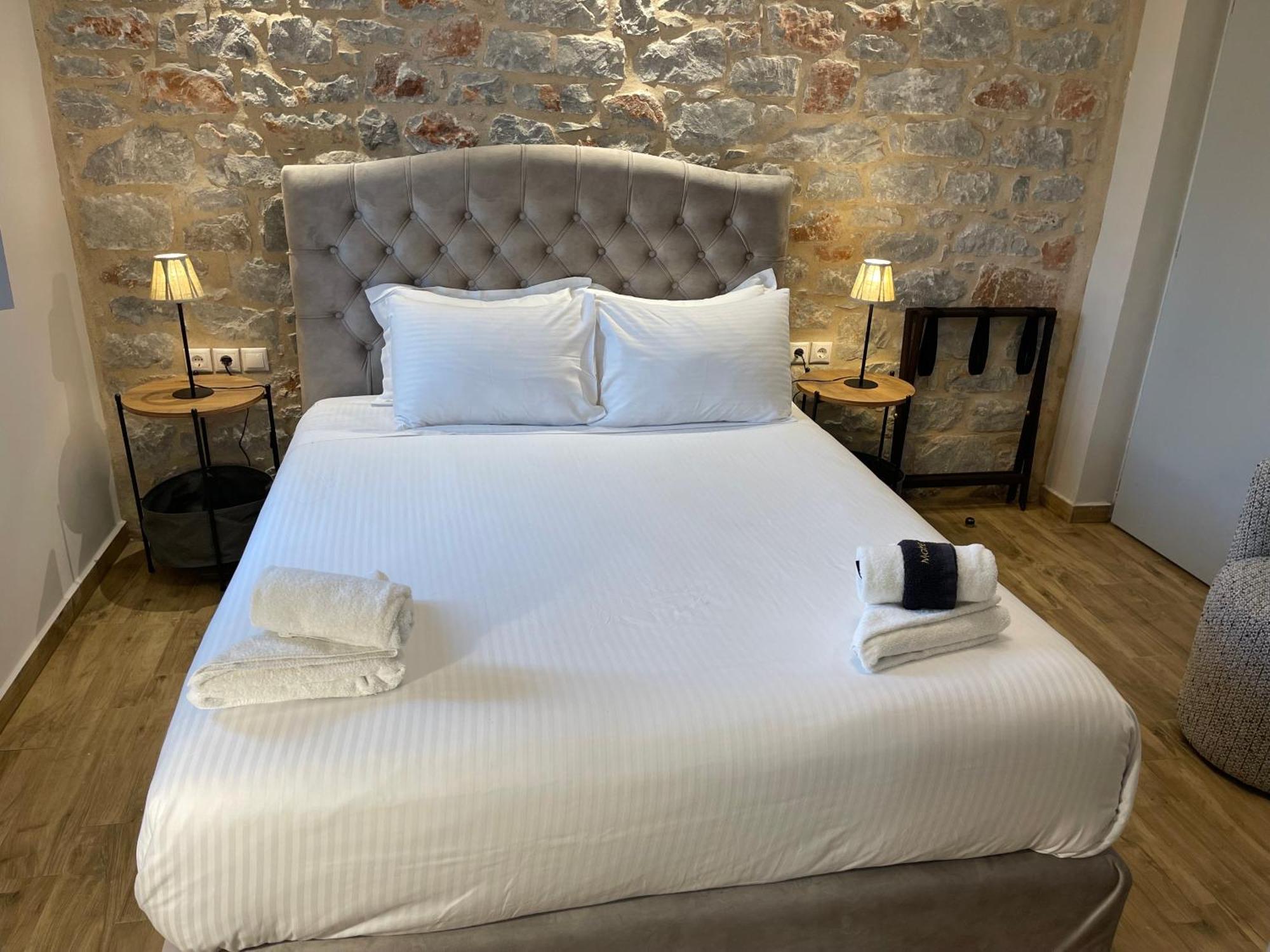 Terra Di Pietra Exclusive Suites & Apartments Areopoli Buitenkant foto